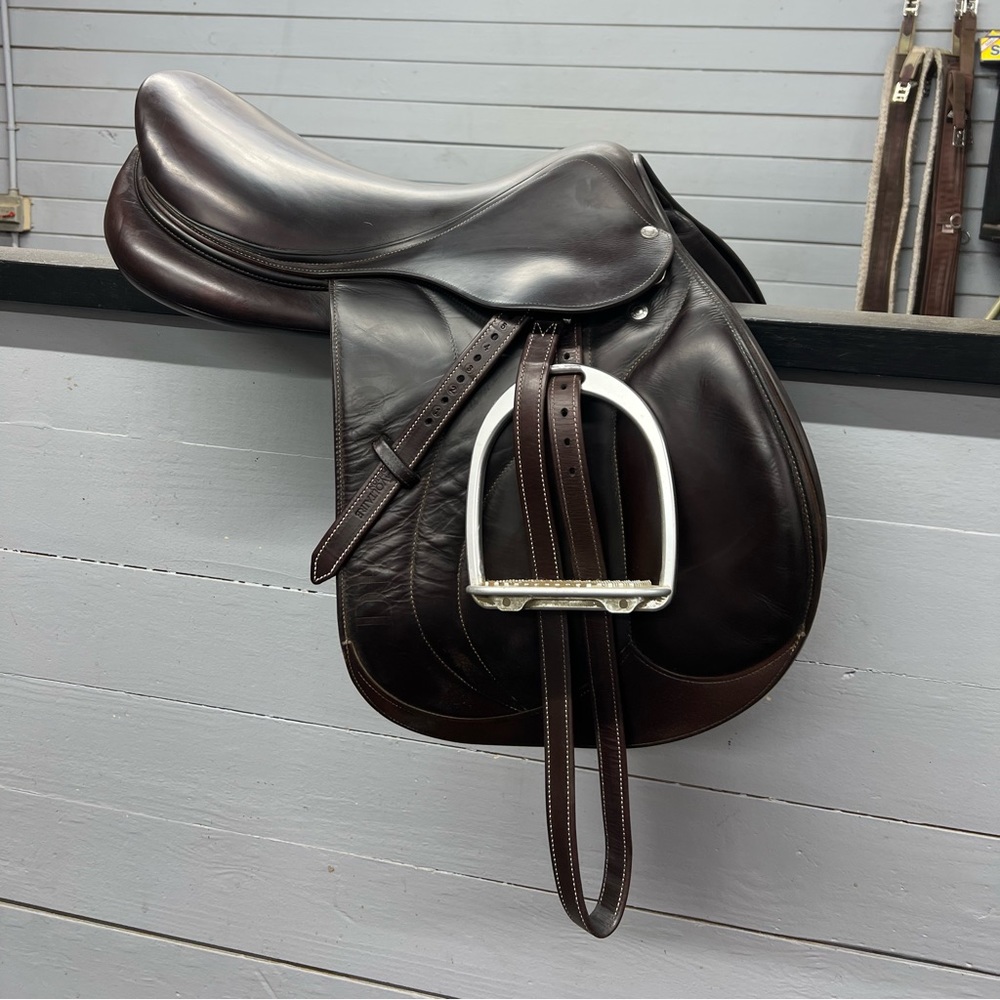 (SOLD) 2017 17.5 Devoucoux Biarritz Saddle